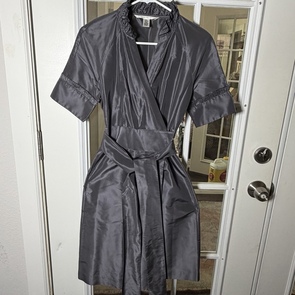 Diane von Furstenberg DVF 100% Silk Gray Wrap Dress Size 10 Ruffle Collar